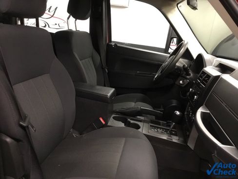 Used 2011 Jeep Liberty Sport image 32