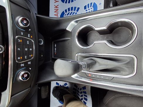 Used 2023 Chevrolet Traverse LT image 17