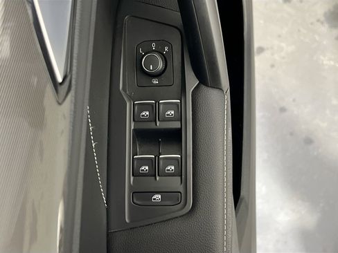 Used 2022 Volkswagen Tiguan SE image 17