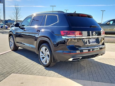 Certified 2023 Volkswagen Atlas SE image 2