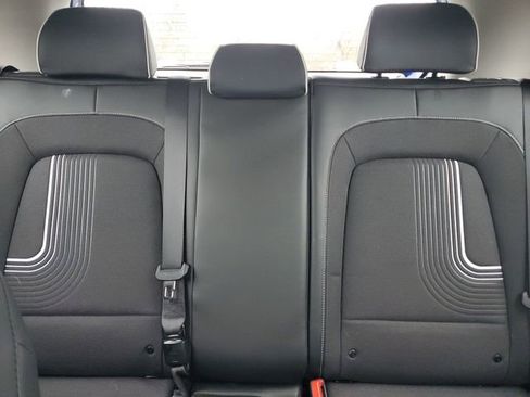 Used 2022 Hyundai Venue Limited image 21