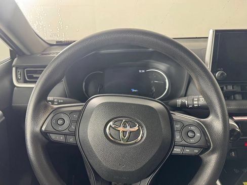 Used 2024 Toyota RAV4 XLE w/ Convenience Package FWD image 15