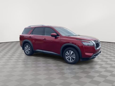Used 2022 Nissan Pathfinder SL image 2