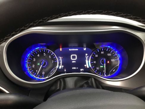 Used 2025 Chrysler Pacifica Select FWD image 15