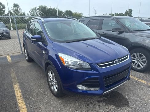 Used 2016 Ford Escape Titanium w/ Equipment Group 301A AWD/4WD image 10