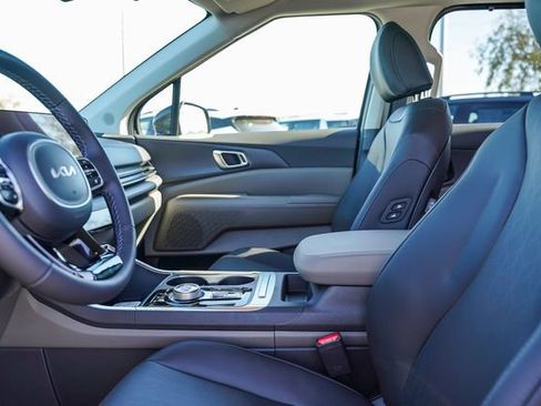 New 2026 Kia Carnival EX FWD image 19