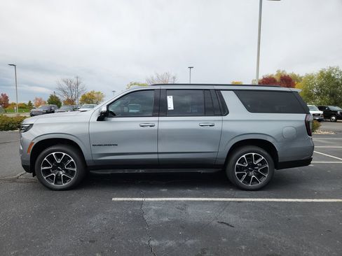 New 2026 Chevrolet Suburban RST w/ Comfort Package AWD/4WD image 2