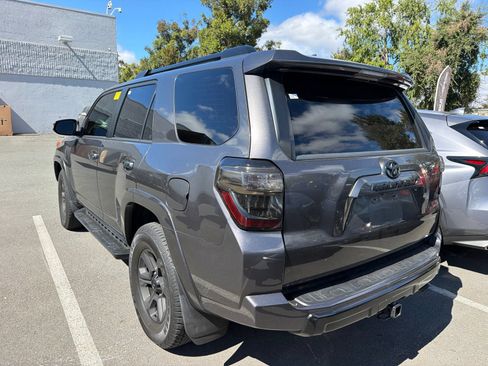 Used 2018 Toyota 4Runner SR5 Premium AWD/4WD image 5