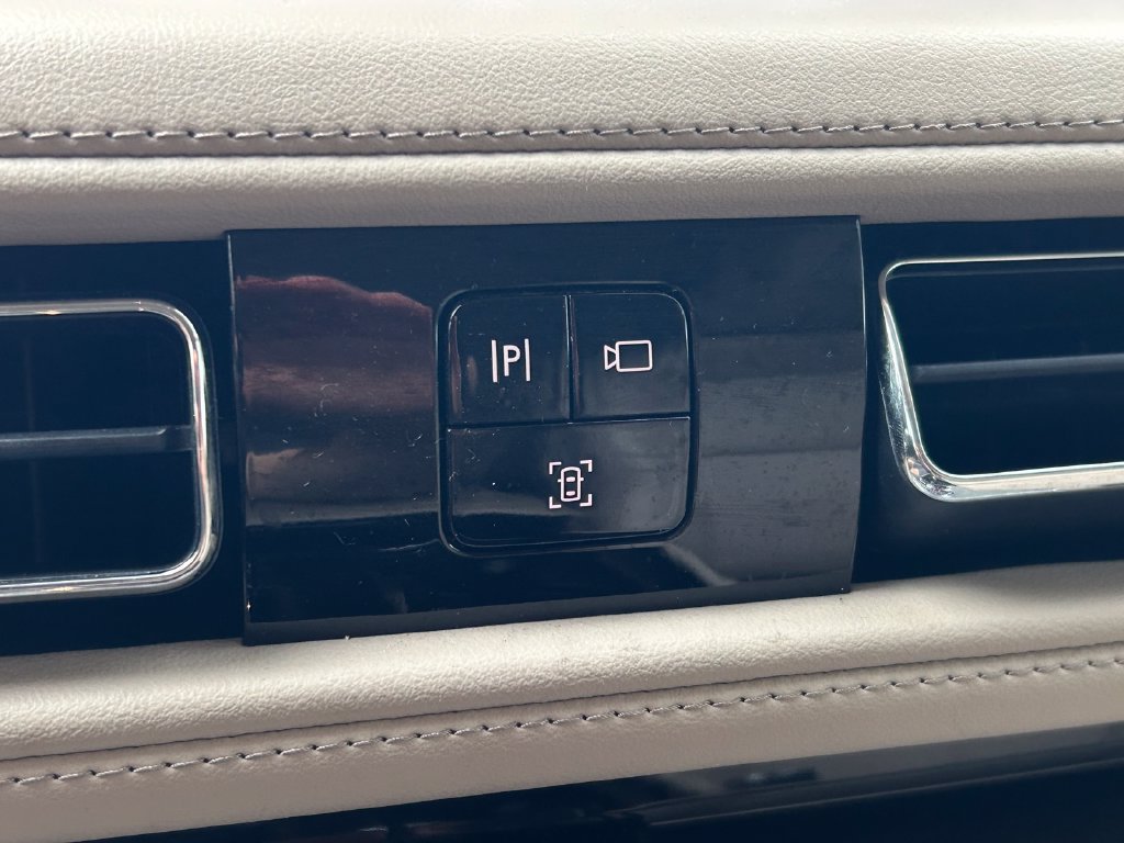 Used 2023 Lincoln Aviator AWD w/ Class IV Trailer Tow Package image 32