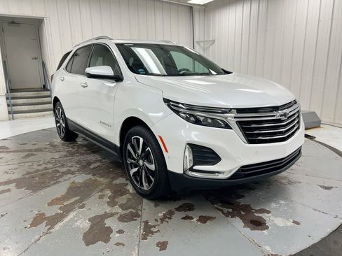 Used 2022 Chevrolet Equinox Premier AWD/4WD image 2