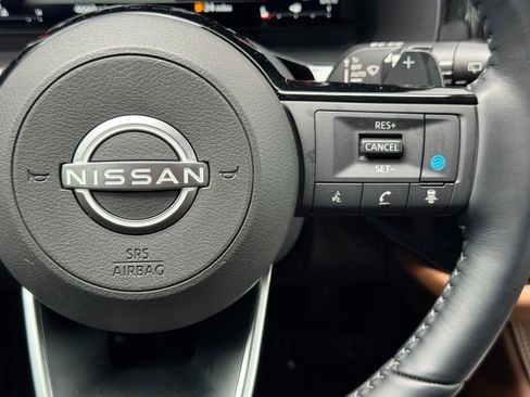 Used 2025 Nissan Pathfinder Platinum FWD image 24