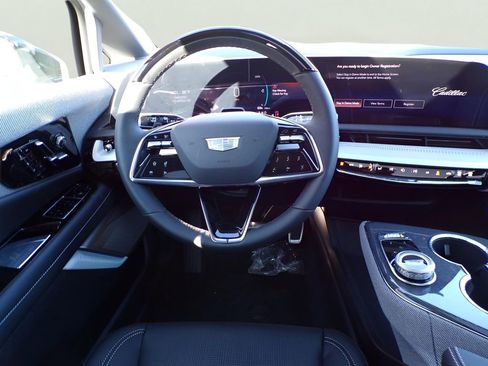 New 2026 Cadillac Optiq Luxury 2 image 9
