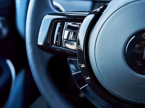 Used 2022 Rolls-Royce Cullinan w/ Cullinan Package image 65