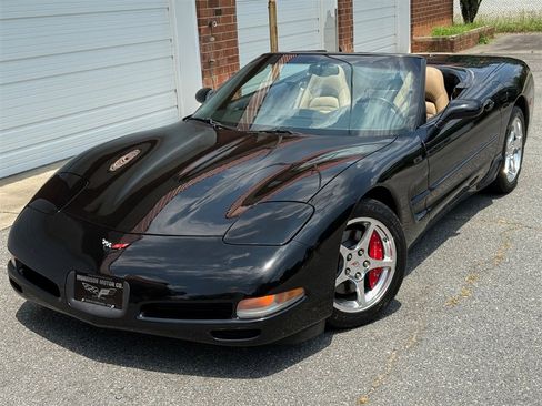 Used 2002 Chevrolet Corvette Convertible w/ Preferred Equipment Group1 image 10