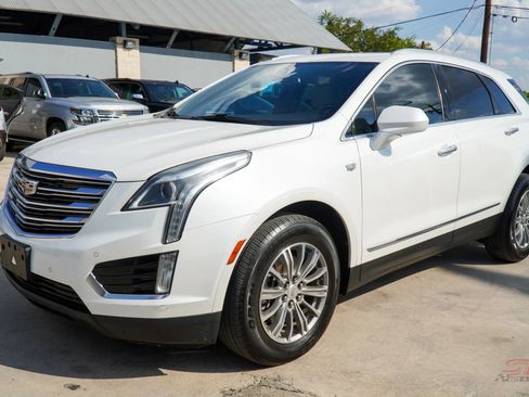 Used 2017 Cadillac XT5 Luxury w/ Driver Awareness Package image 3