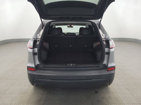 Used 2019 Jeep Cherokee Latitude Plus image 29