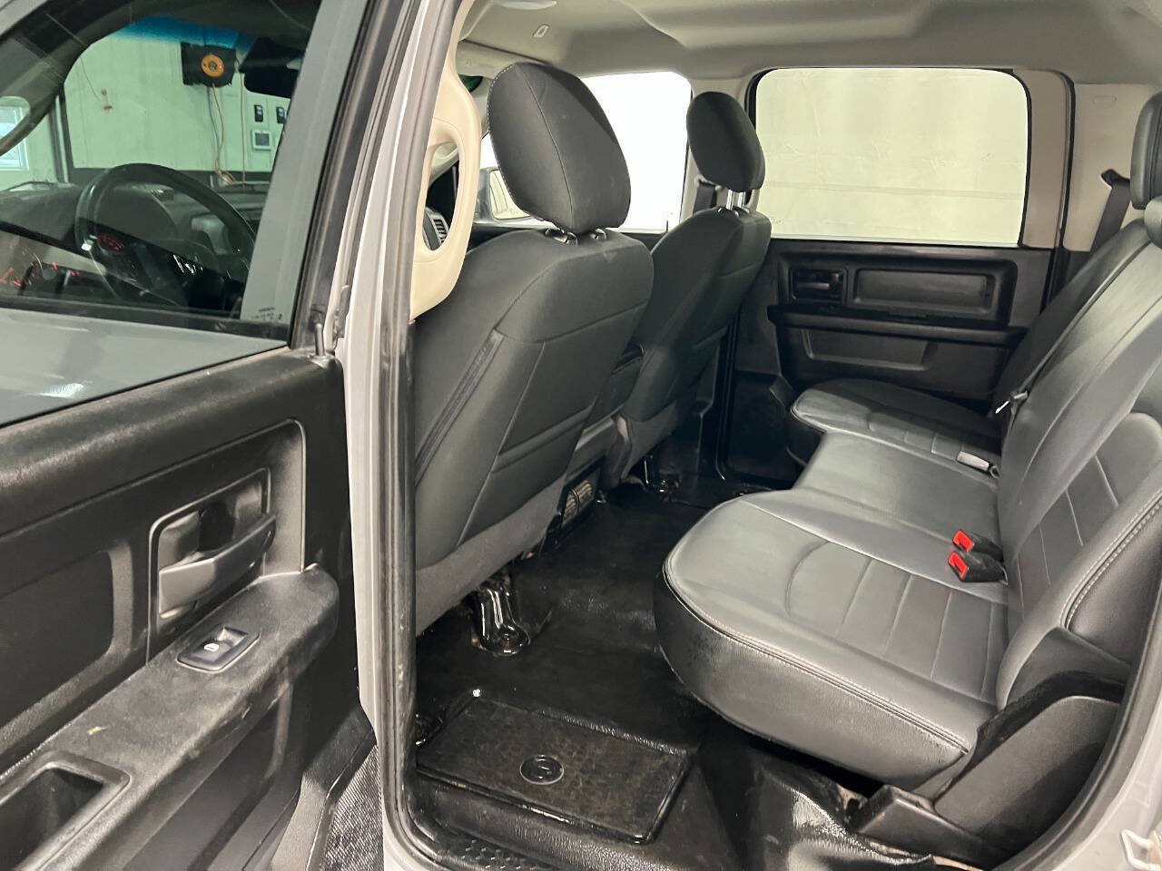 Used 2021 RAM 1500 4x4 Crew Cab Classic image 9