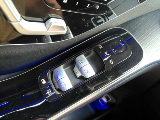 Used 2022 Mercedes-Benz S 500 4MATIC w/ AMG Line Package image 41