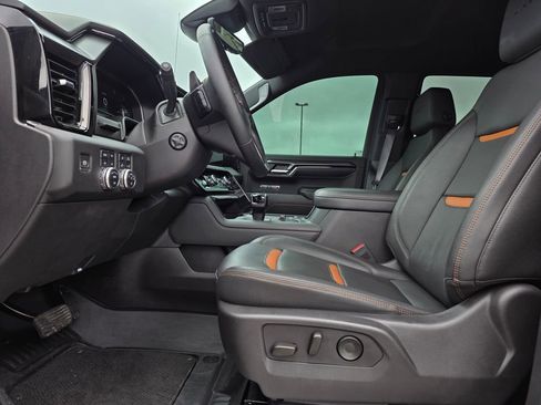 Used 2024 GMC Sierra 1500 AT4 w/ Technology Package AWD/4WD image 11