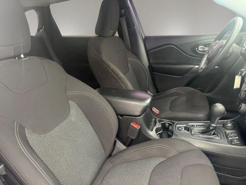 Used 2019 Jeep Cherokee Latitude w/ Popular Appearance Group AWD/4WD image 23