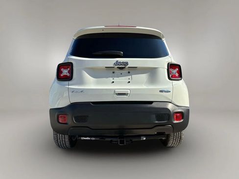 Used 2021 Jeep Renegade Latitude image 3
