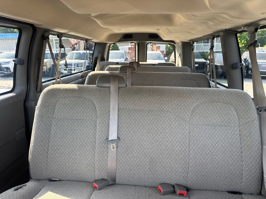 Used 2025 Chevrolet Express 3500 LT w/ LT Preferred Equipment Group RWD image 4