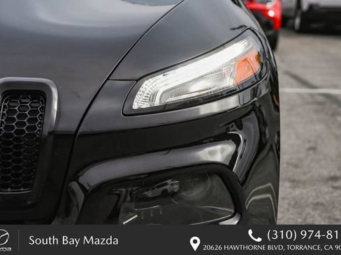 Used 2017 Jeep Cherokee Limited FWD image 4