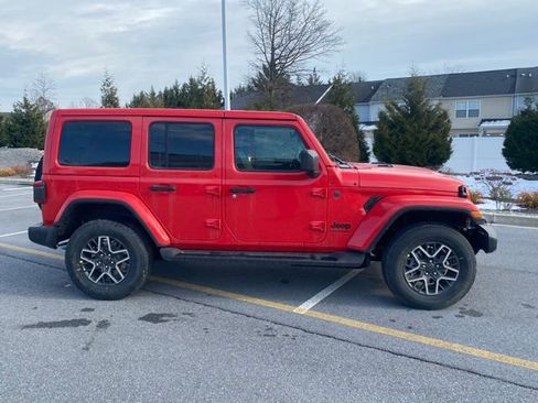 New 2026 Jeep Wrangler Unlimited Sahara AWD/4WD image 9