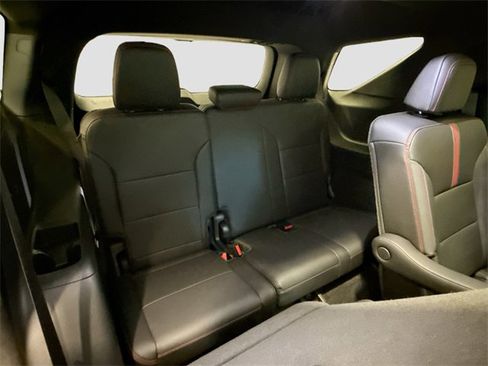 Used 2025 Chevrolet Traverse RS image 23