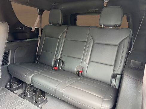 Used 2024 Chevrolet Suburban Z71 w/ Luxury Package AWD/4WD image 18