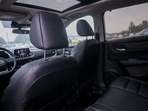 Used 2022 Nissan Rogue SV w/ SV Premium Package image 25