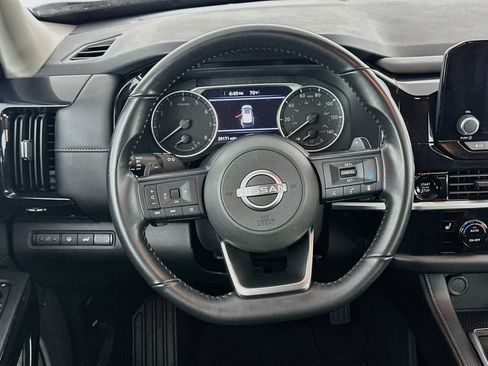 Used 2025 Nissan Pathfinder SV FWD image 18