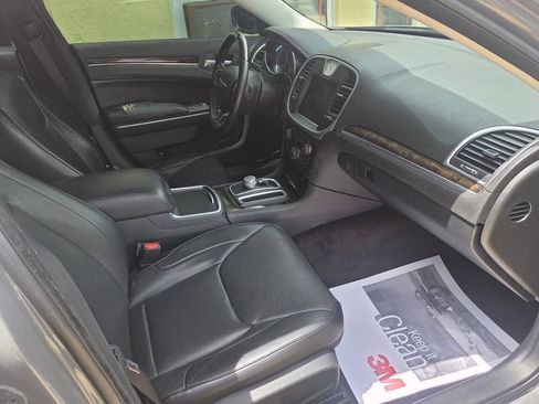 Used 2019 Chrysler 300 Limited RWD image 20