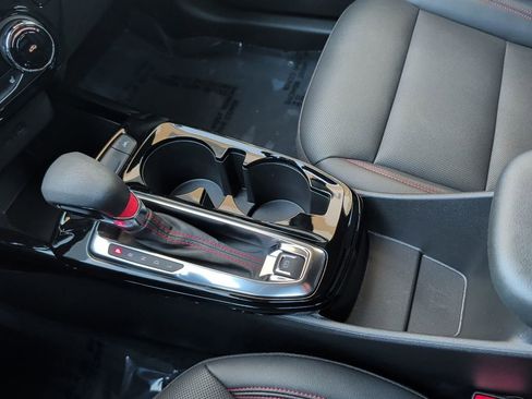 Used 2025 Chevrolet Trax RS FWD image 21
