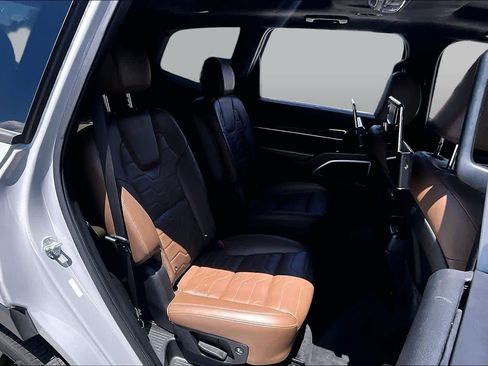 Used 2022 Kia Telluride SX w/ SX Prestige Package AWD/4WD image 21