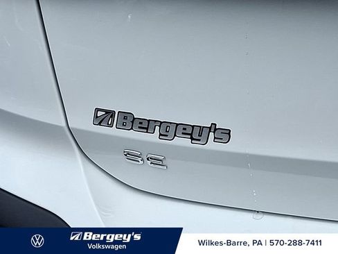 Used 2025 Volkswagen Taos SE AWD/4WD image 33