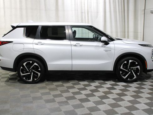 Used 2024 Mitsubishi Outlander 4WD Plug-In Hybrid image 34