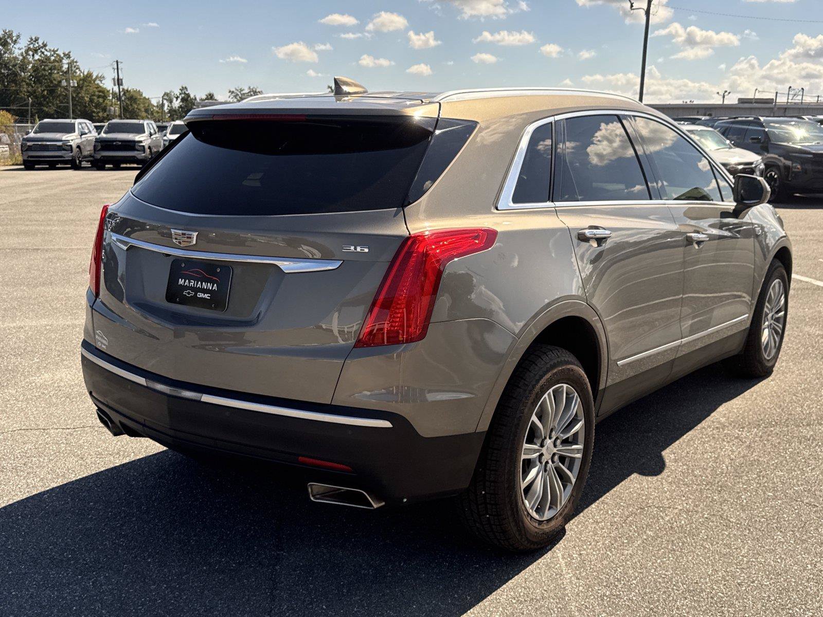 Used 2017 Cadillac XT5 Luxury w/ Driver Awareness Package FWD image 4