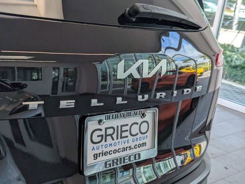 Used 2022 Kia Telluride EX w/ EX Premium Package FWD image 10