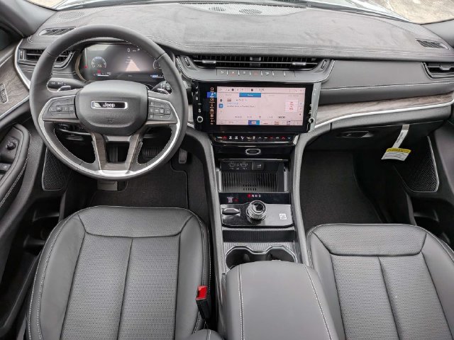 New 2027 Jeep Grand Cherokee Limited AWD/4WD image 17