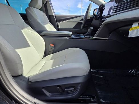 Used 2025 Toyota Camry XLE image 16