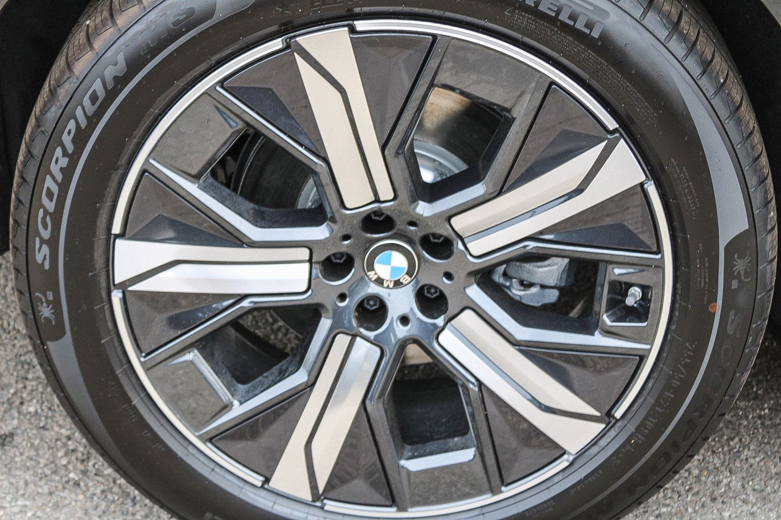 New 2026 BMW iX xDrive60 w/ Premium Package AWD/4WD image 10