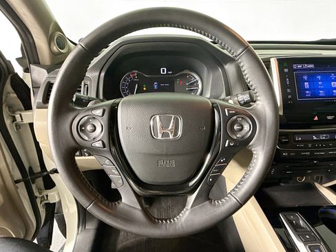 Used 2016 Honda Pilot Touring image 11