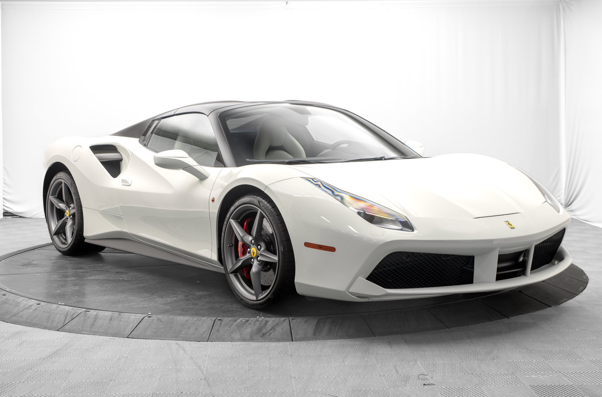 Used 2018 Ferrari 488 Spider RWD image 9