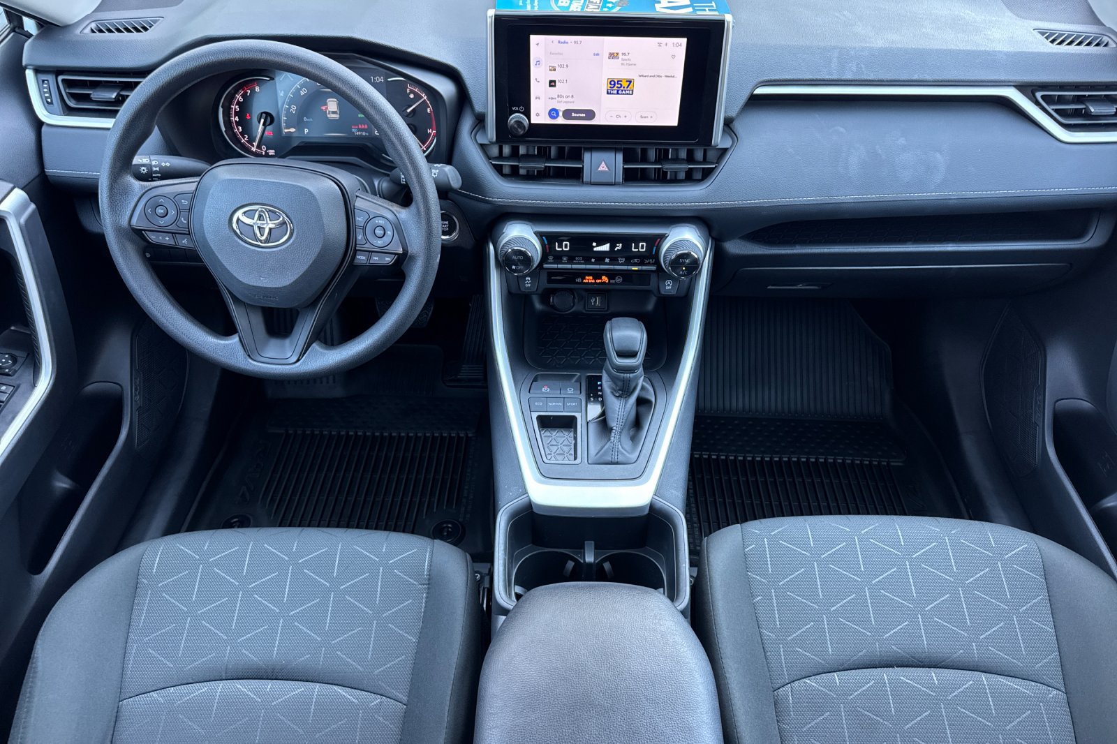 Used 2024 Toyota RAV4 XLE w/ Convenience Package FWD image 5