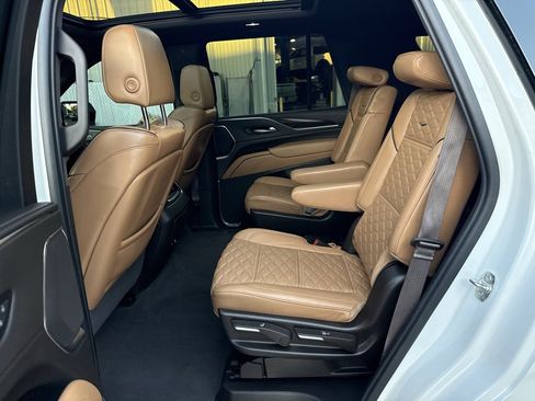 Used 2022 Cadillac Escalade Premium Luxury image 27