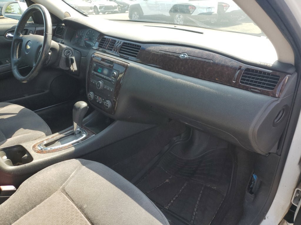 Used 2014 Chevrolet Impala LT w/ LT Sunroof Package FWD image 12