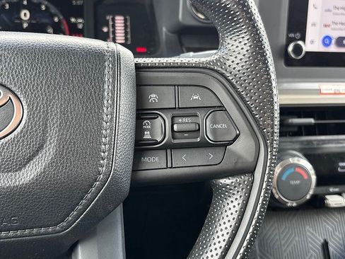 Used 2025 Toyota Tacoma SR5 AWD/4WD image 17