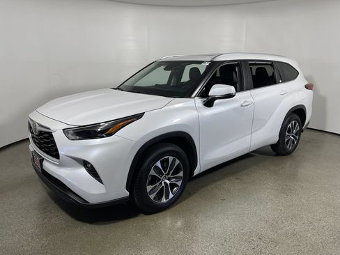 Used 2023 Toyota Highlander XLE FWD image 7