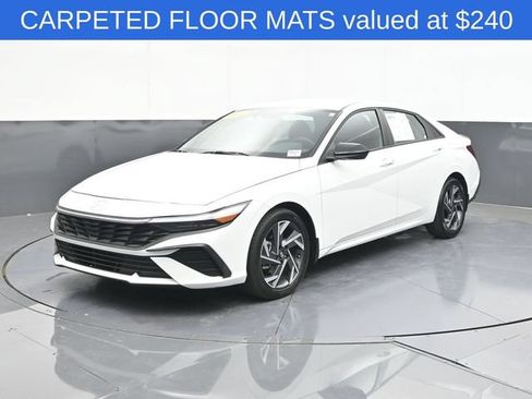 Used 2025 Hyundai Elantra Sport FWD image 3